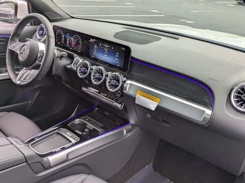 New 2025 Mercedes-Benz GLB 250 image 34