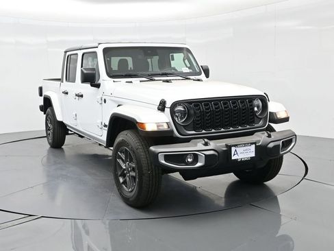 New 2025 Jeep Gladiator Sport image 4