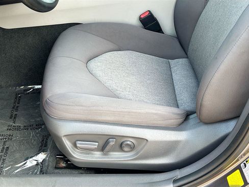 Used 2020 Toyota Camry LE FWD image 18