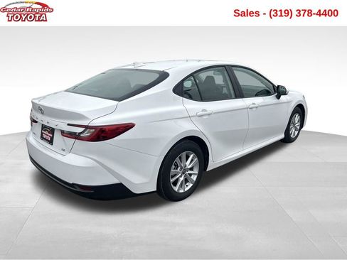 Used 2026 Toyota Camry LE image 5
