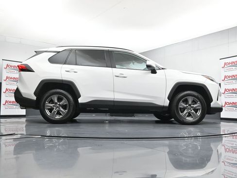 Used 2024 Toyota RAV4 XLE FWD image 39