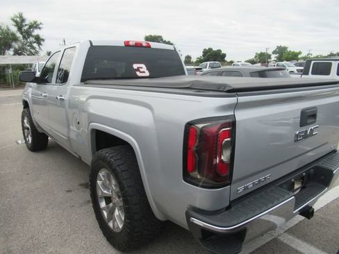 Used 2017 GMC Sierra 1500 SLT w/ SLT Premium Package AWD/4WD image 4
