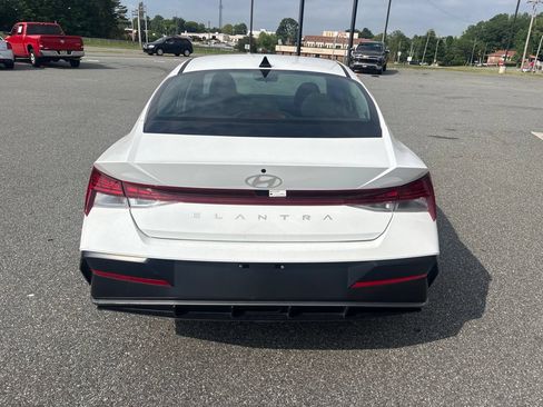 Used 2025 Hyundai Elantra SEL FWD image 7