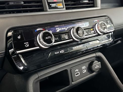 Used 2025 Honda Pilot EX-L image 19