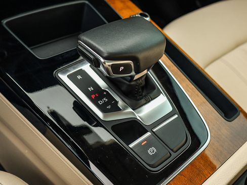 Used 2023 Audi Q5 2.0T Premium w/ Convenience Package image 10