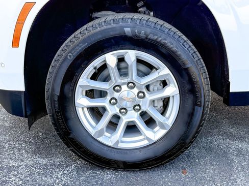 Certified 2025 Chevrolet Suburban LT AWD/4WD image 11