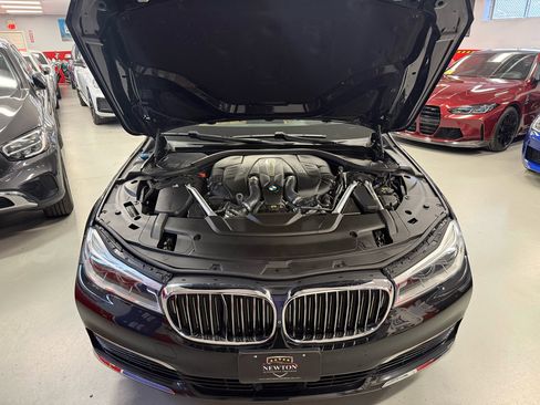 Used 2019 BMW 750i xDrive w/ Executive Package image 22