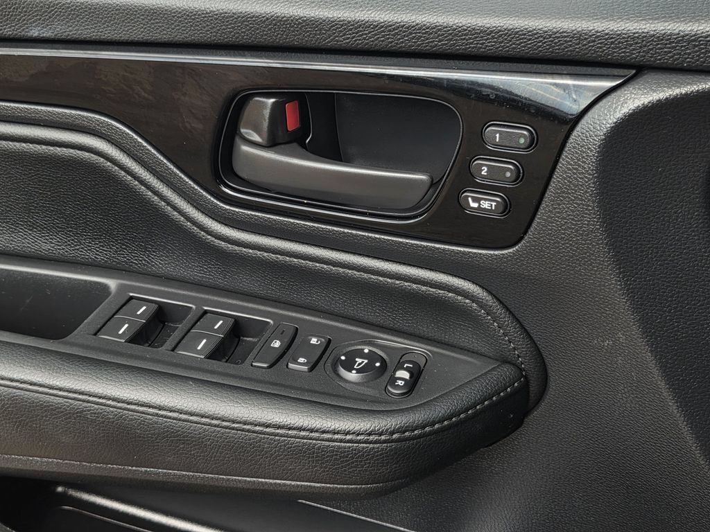 Certified 2025 Honda Odyssey Touring image 19
