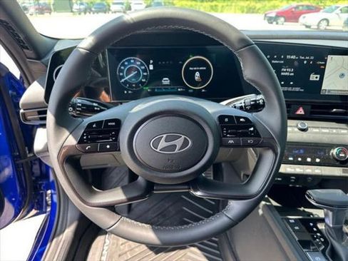 New 2025 Hyundai Elantra SEL FWD image 11