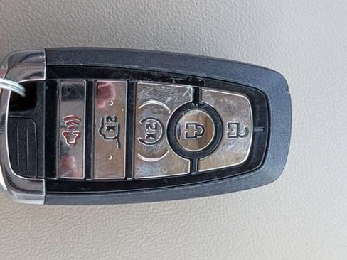 Used 2021 Lincoln Nautilus Reserve FWD image 32