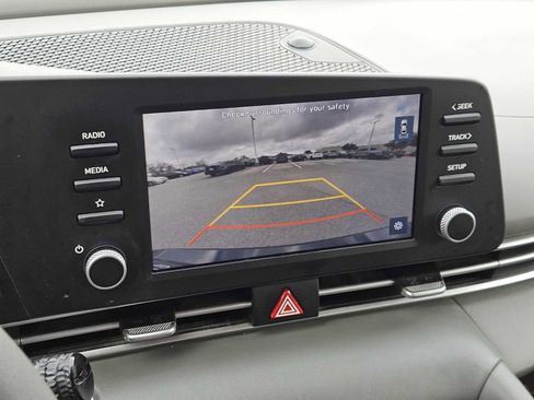 Used 2022 Hyundai Elantra SEL image 17