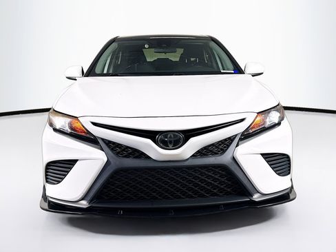 Used 2019 Toyota Camry SE FWD image 3