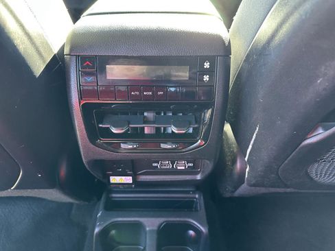 Used 2022 Jeep Grand Cherokee L Laredo w/ Luxury Tech Group I image 19