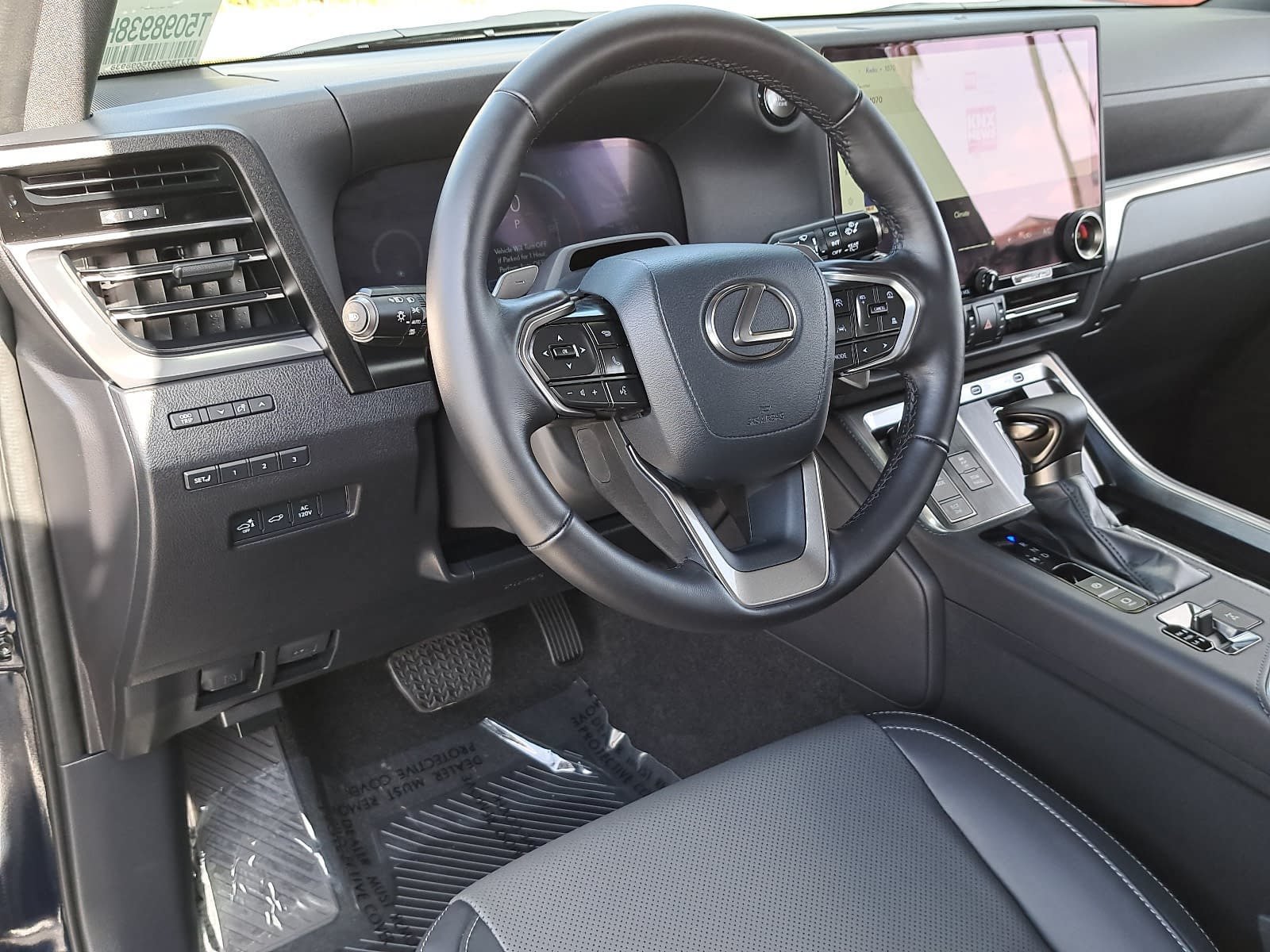 Used 2026 Lexus GX 550 w/ Accessory Package (2T) AWD/4WD image 18