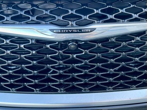 Used 2026 Chrysler Pacifica Pinnacle image 5