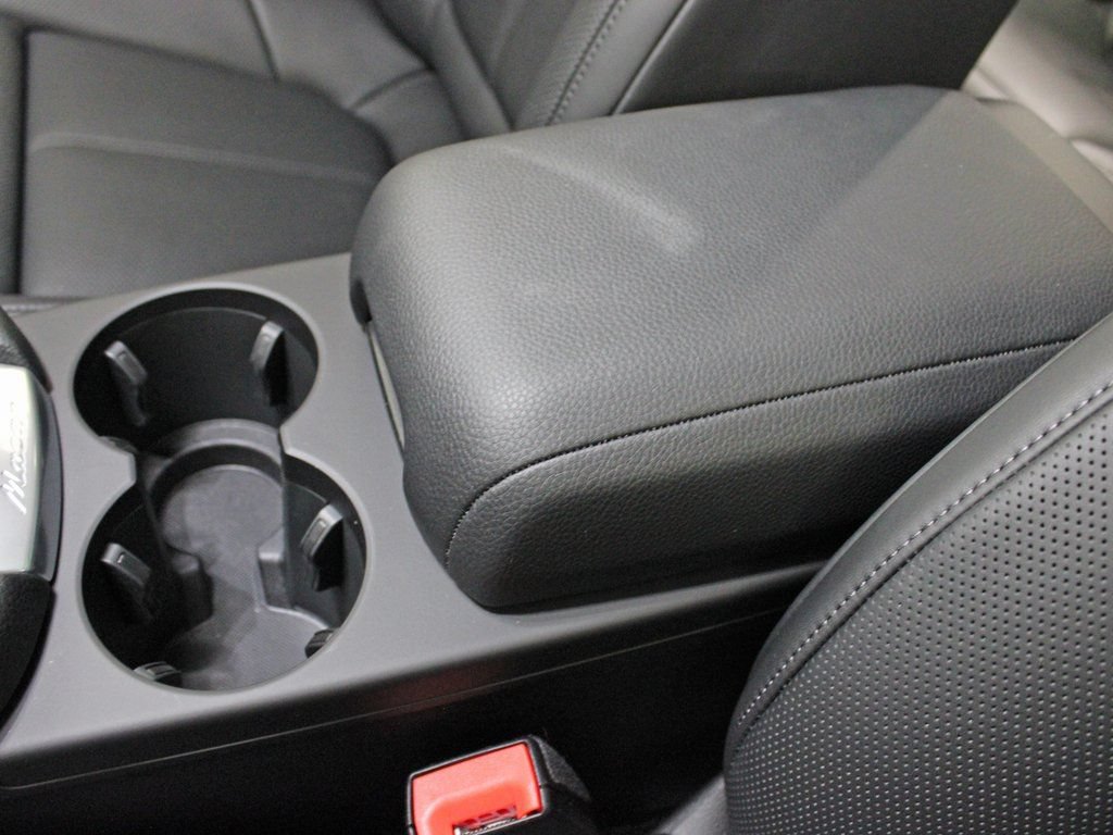 Certified 2026 Porsche Macan AWD/4WD image 30