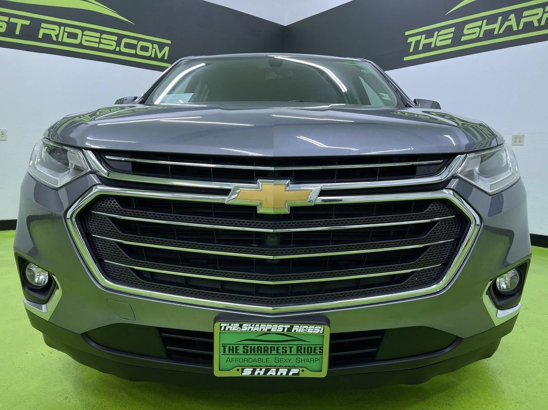 Used 2019 Chevrolet Traverse LT w/ LPO, 'HIT The Road' Package FWD image 3