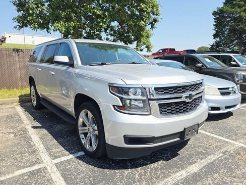 Used 2020 Chevrolet Suburban LT w/ Max Trailering Package AWD/4WD image 4