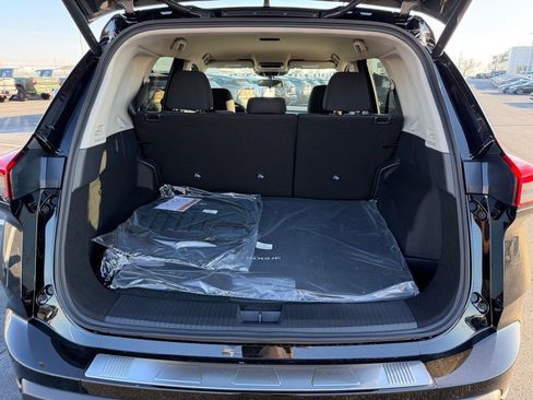New 2026 Nissan Rogue SV w/ Cold Weather Package FWD image 32