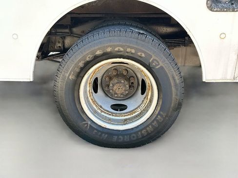 Used 2015 Ford E-450 and Econoline 450 Super Duty w/ Power Windows & Locks Group RWD image 32