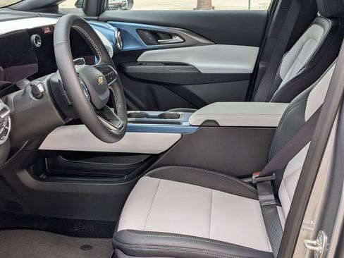 New 2026 Chevrolet Equinox EV LT image 18