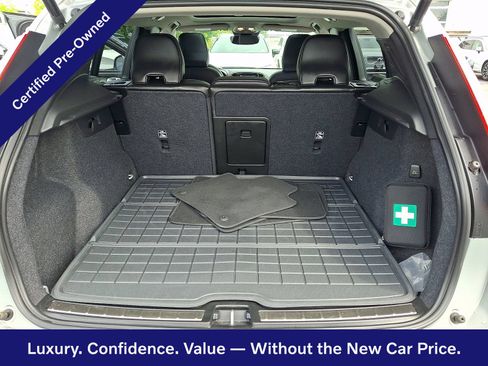 Certified 2024 Volvo XC40 B5 Plus w/ Protection Package Premier AWD/4WD image 30