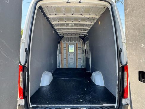 Used 2022 Mercedes-Benz Sprinter 2500 image 7