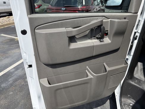 New 2026 Chevrolet Express 3500 Extended RWD image 9