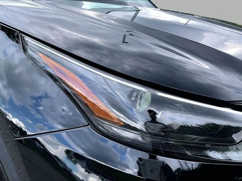 Used 2023 Toyota Highlander XLE AWD/4WD image 28