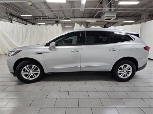 Used 2020 Buick Enclave Essence image 11