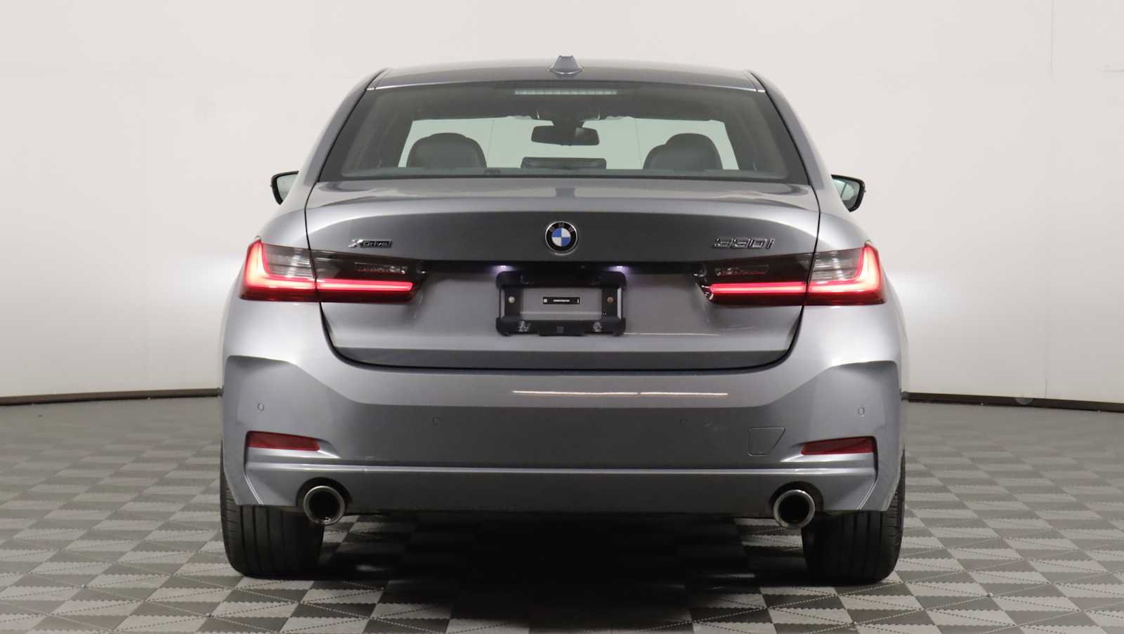 Used 2024 BMW 330i xDrive Sedan w/ Premium Package AWD/4WD image 5