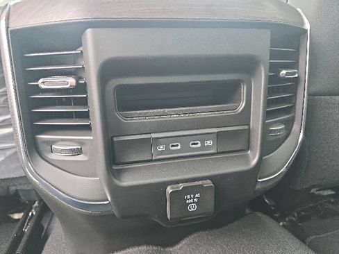 New 2026 RAM 2500 Laramie AWD/4WD image 25