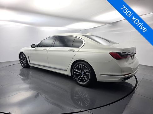 Used 2022 BMW 750i xDrive AWD/4WD image 3
