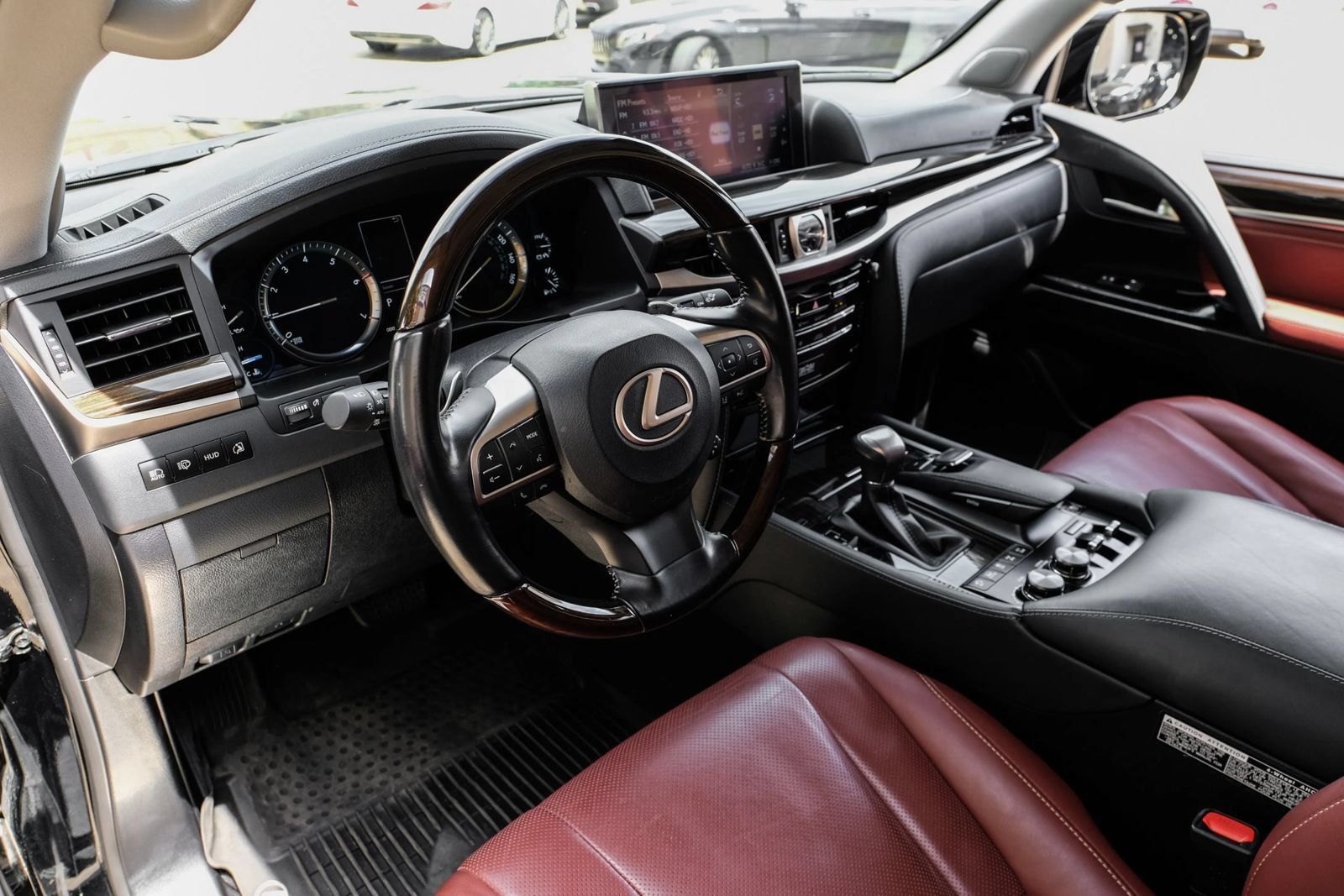 Used 2021 Lexus LX 570 4WD w/ Luxury Package image 2
