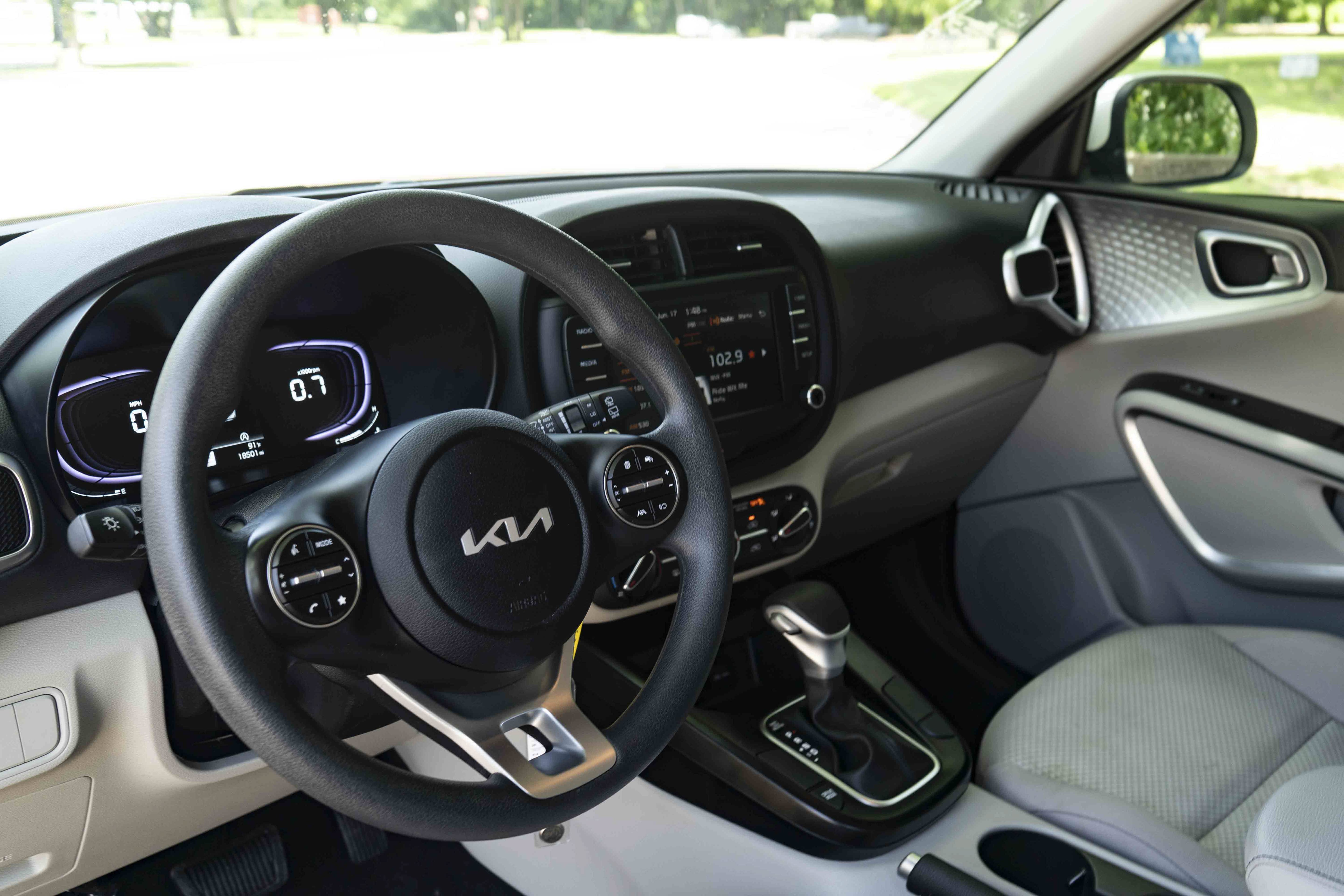 Used 2025 Kia Soul LX FWD image 15