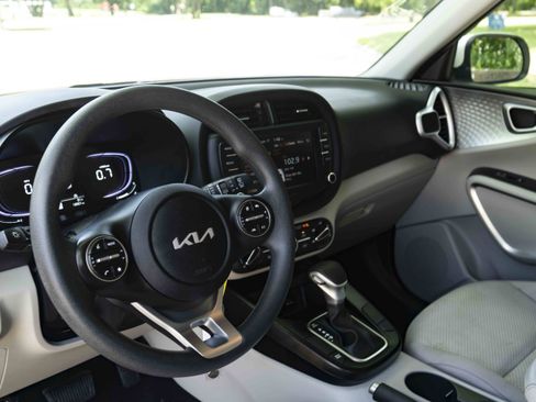 Used 2025 Kia Soul LX FWD image 15