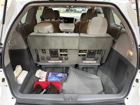 Used 2015 Toyota Sienna LE AWD/4WD image 24
