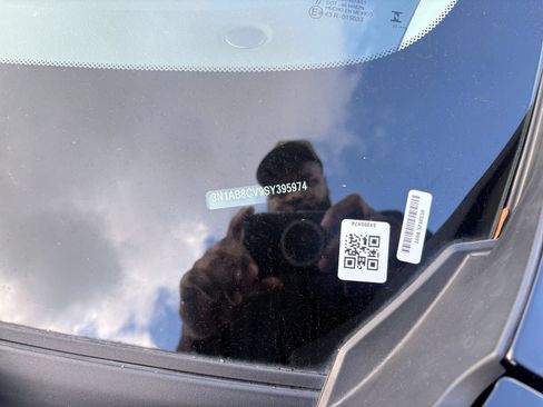 Used 2025 Nissan Sentra SV FWD image 27