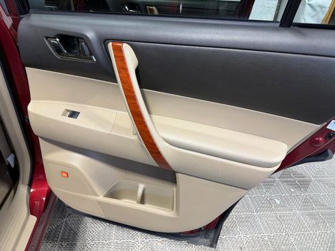 Used 2009 Toyota Highlander Limited AWD/4WD image 16