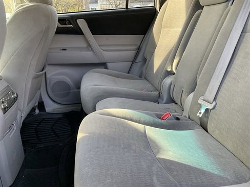 Used 2013 Toyota Highlander Plus AWD/4WD image 15