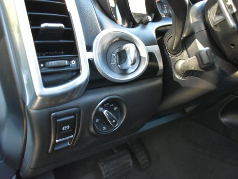 Used 2018 Porsche Cayenne Platinum Edition image 45