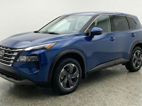 Used 2025 Nissan Rogue SV AWD/4WD image 2