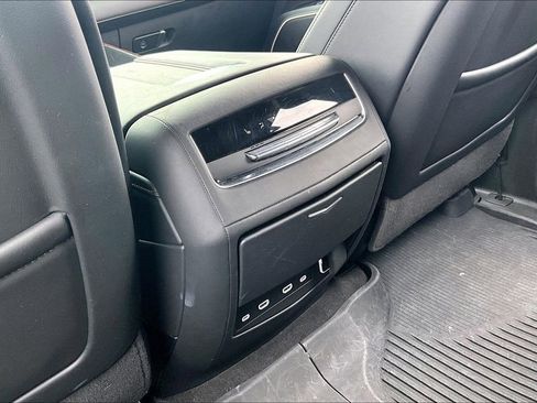 Used 2024 Cadillac Escalade ESV Premium Luxury AWD/4WD image 24