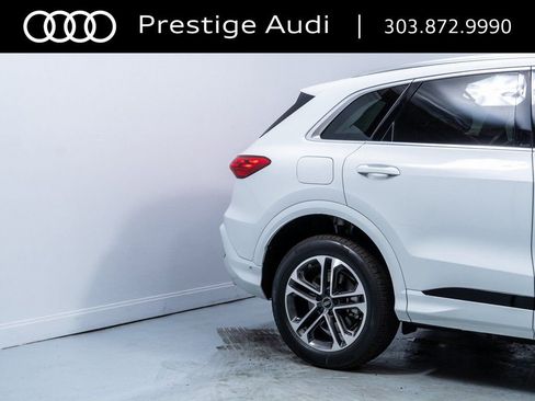 Used 2025 Audi Q5 Premium w/ Convenience Package image 12