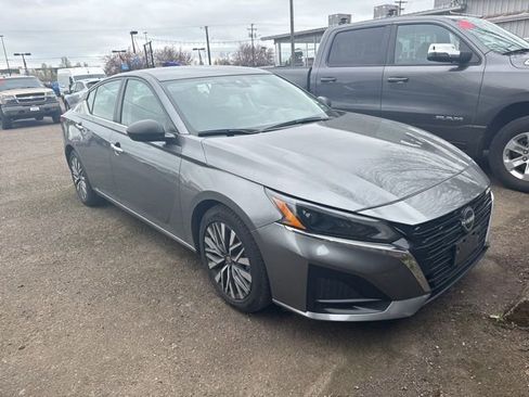 Used 2024 Nissan Altima 2.5 SV image 1