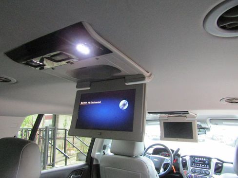 Used 2016 Chevrolet Suburban LT RWD image 16