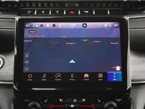 Used 2024 Jeep Grand Cherokee Overland AWD/4WD image 14