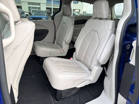 Used 2021 Chrysler Pacifica Touring-L w/ Uconnect Theater Family Group image 26