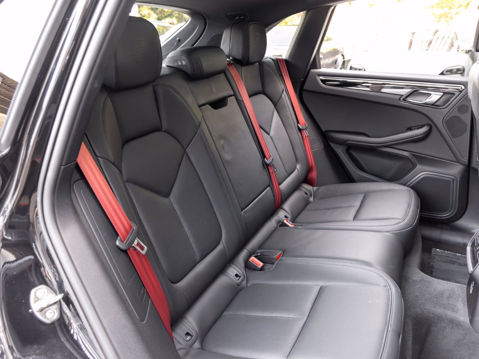 Used 2023 Porsche Macan AWD/4WD image 58
