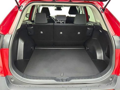 Used 2020 Toyota RAV4 LE FWD image 20